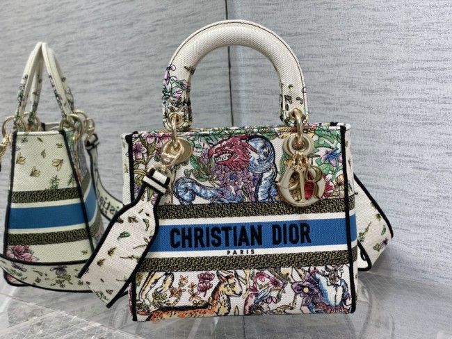  Handbag   Dior  size  24 cm