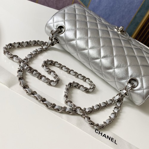 Handbag   Chanel 112  size  25 cm