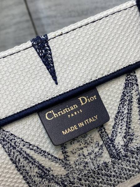 Handbag   Dior   size  36*18*28 cm