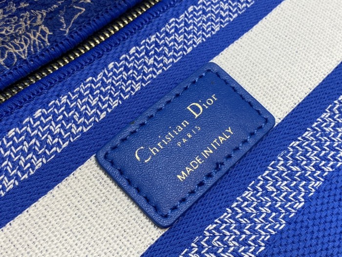  Handbag   Dior  size 24 cm