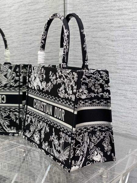  Handbag   Dior   size 36*18*28 cm