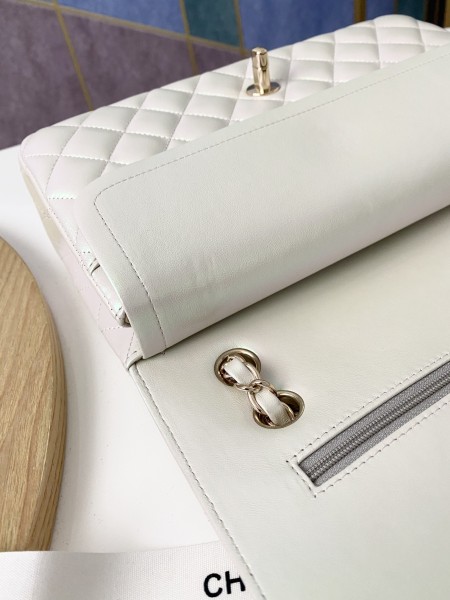 Handbag   Chanel 112  size  25.5 15 6 cm