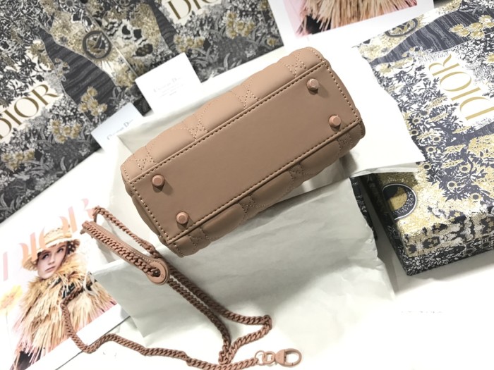 Handbag  Dior  M0505  size  17 x 15 x 7  cm