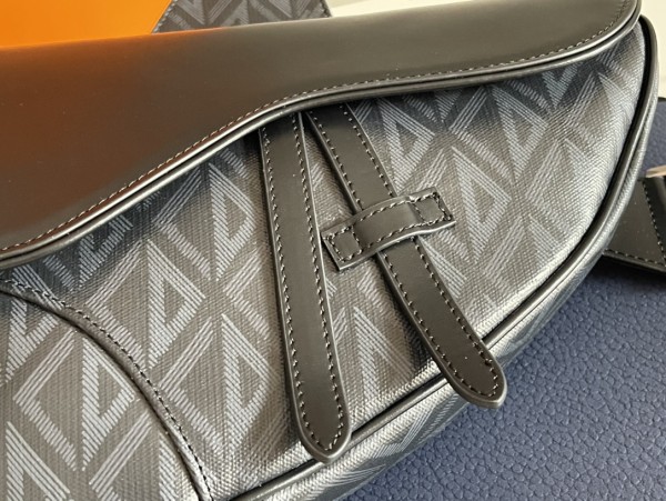  Handbag   Dior  D93305  size  26-19-4.5  cm