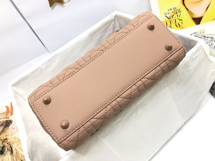 Handbag  Dior  M0538  size  20*16.5*8  cm