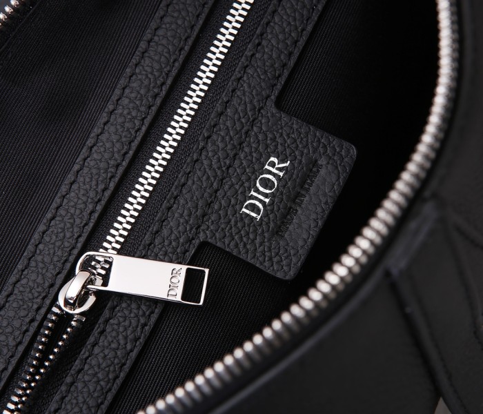  Handbag   Dior  size  34 x 25.5 x 5  cm