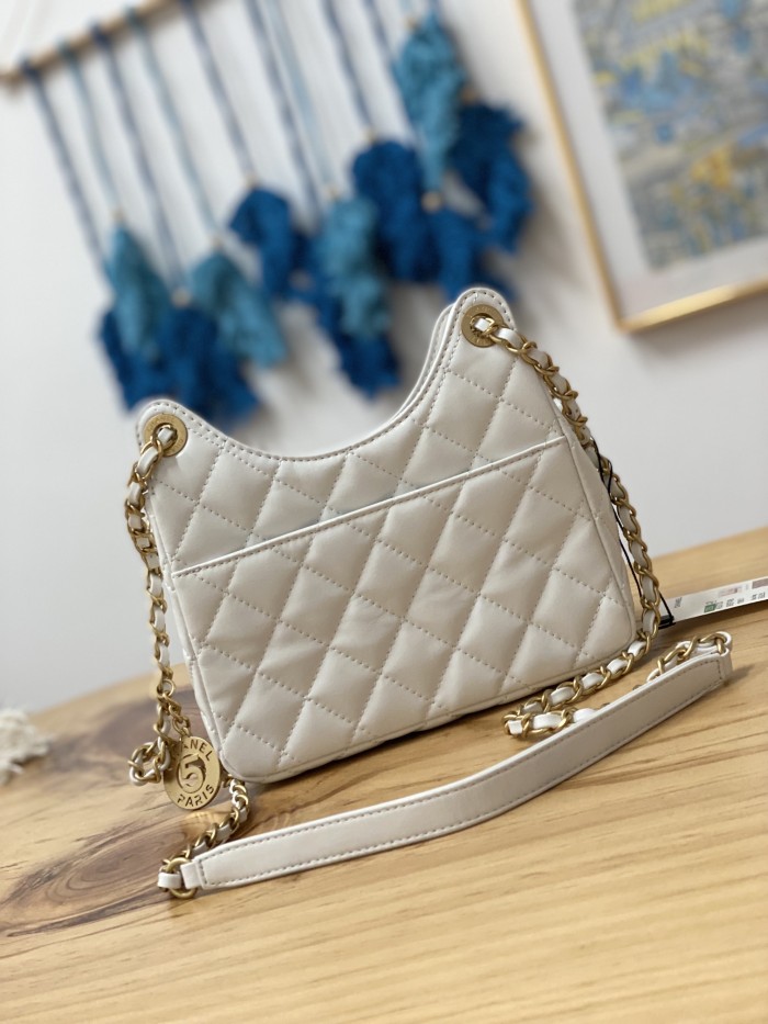 Handbag  Chanel  AS3710 size 17×19×6 cm