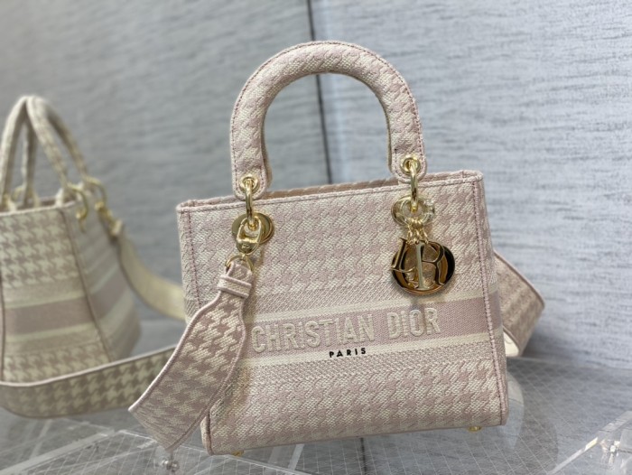  Handbag   Dior   size  24 cm