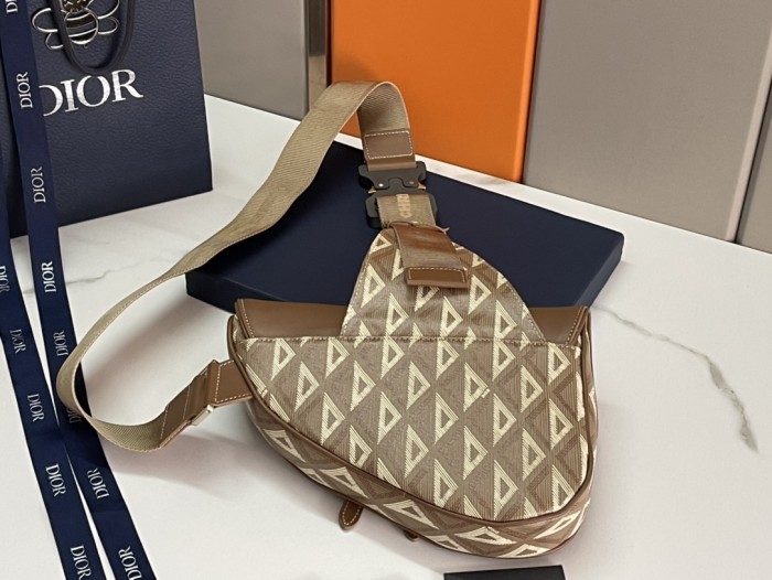  Handbag   Dior  D93305  size  26-19-4.5  cm