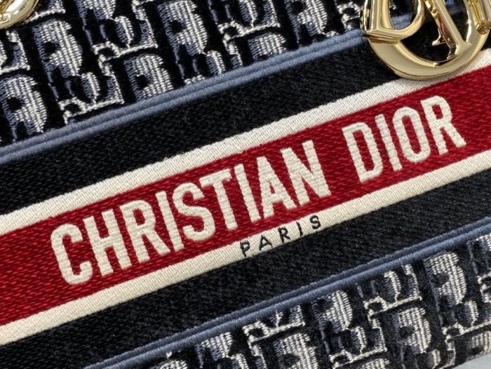  Handbag   Dior  size  24 cm