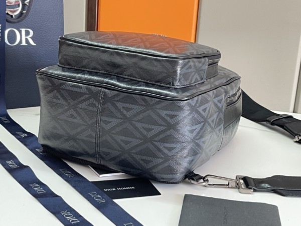  Handbag   Dior  93321  size  21 x 32 x 10  cm