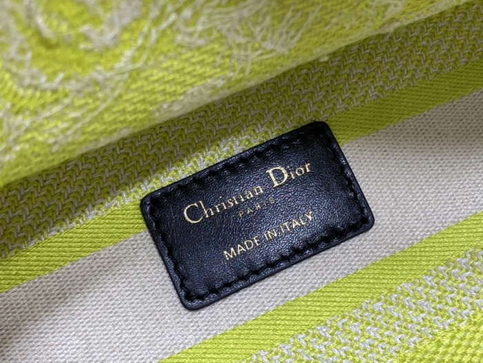 Handbag   Dior  size  24 cm