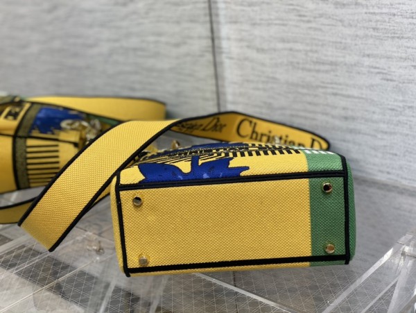  Handbag   Dior  size 24 cm