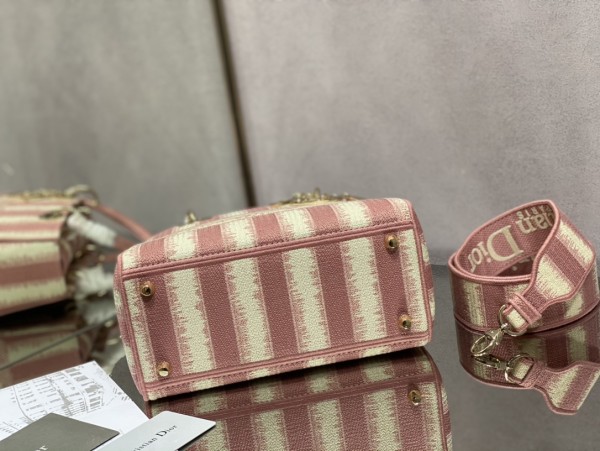 Handbag   Dior  size  24 cm