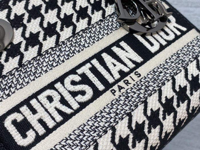 Handbag   Dior  size  𝟏𝟕 𝐜𝐦