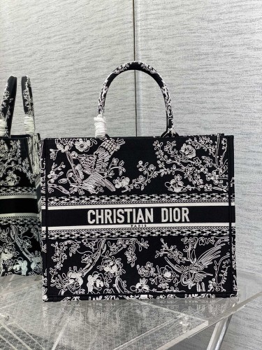  Handbag   Dior  size  42*18*35 cm