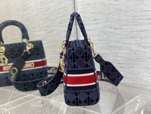  Handbag   Dior  size 24 cm