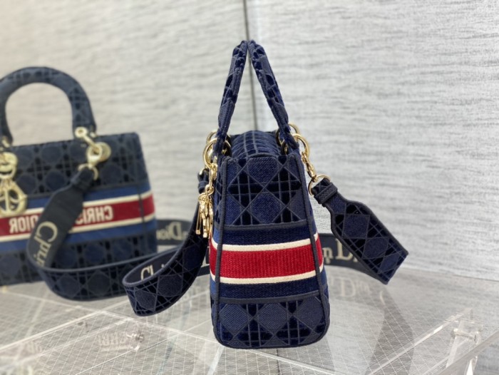  Handbag   Dior  size 24 cm