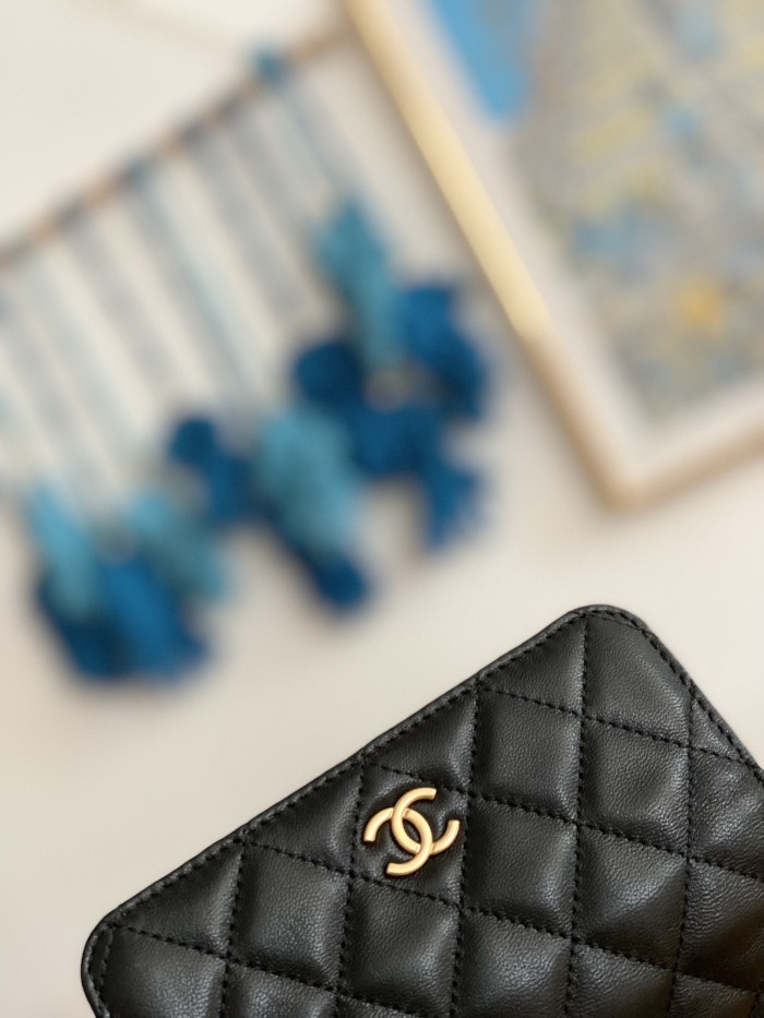 Handbag  Chanel   81216  size 15.2 9.5   3.5 cm