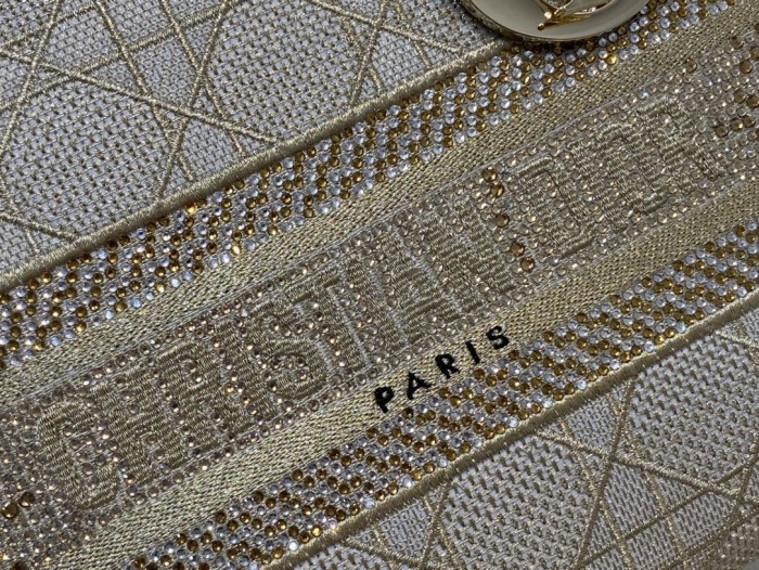  Handbag   Dior  size 24 cm