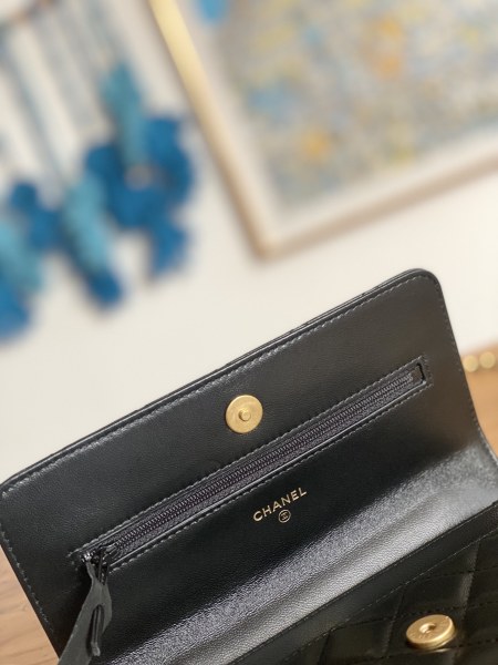 Handbag Chanel  81229  size  19 cm