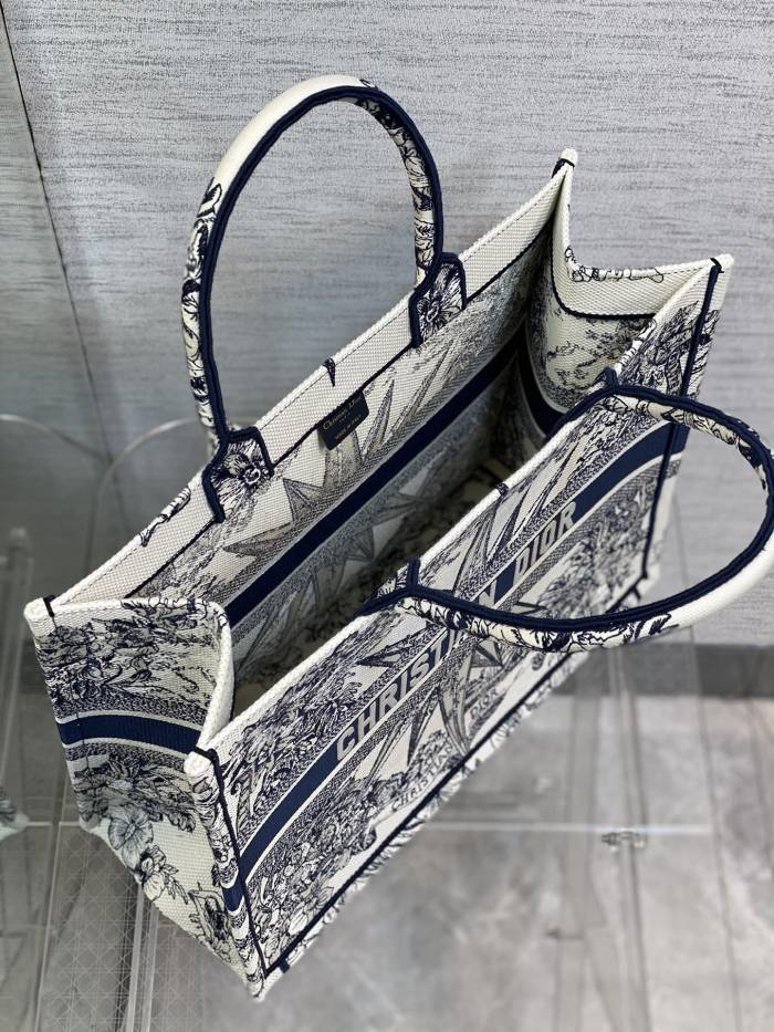  Handbag   Dior  size  42*18*35 cm