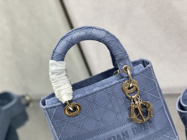 Handbag   Dior  size 24 cm