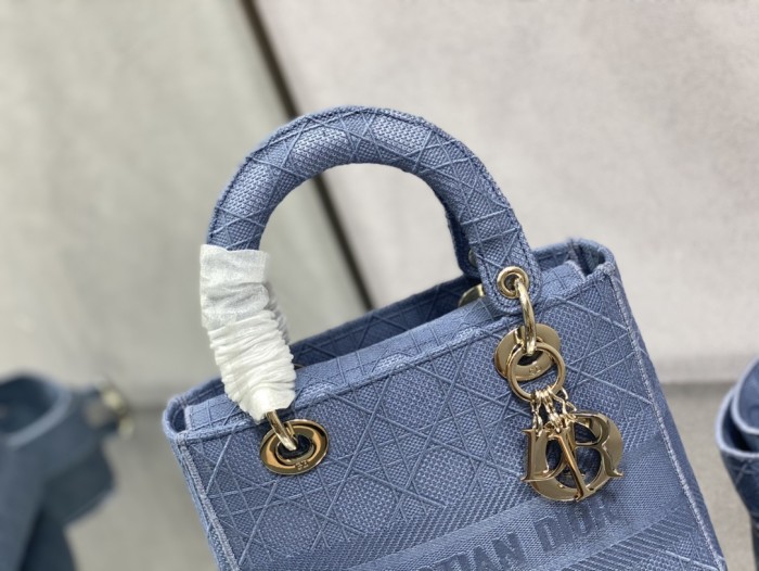 Handbag   Dior  size 24 cm