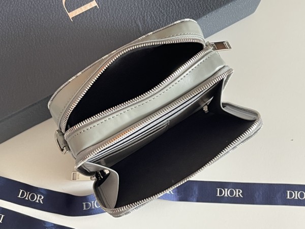  Handbag   Dior   93310  size  17×12.5×5  cm