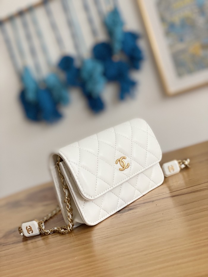 Handbag  Chanel  81216 size 15.2 9.5   3.5 cm