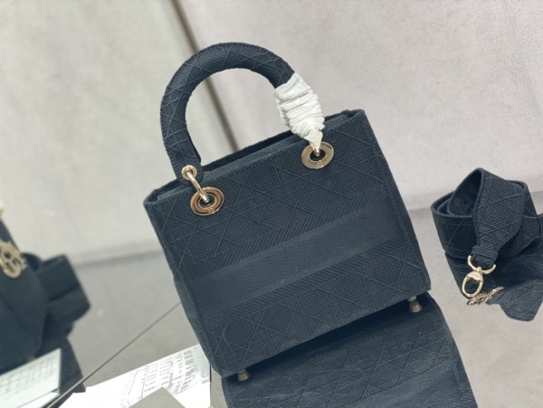 Handbag   Dior  size  24 cm