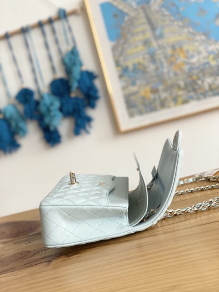 Handbag   Chanel  112  size  25 cm