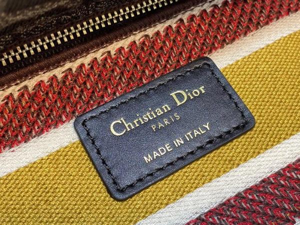  Handbag   Dior  size  24 cm