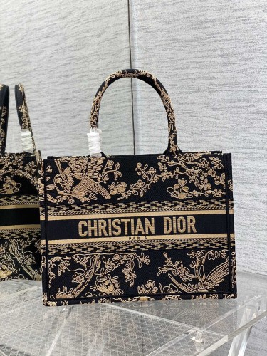  Handbag   Dior   size  36*18*28 cm