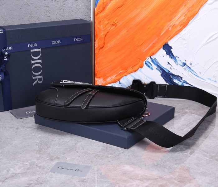  Handbag   Dior  CD93305  size  20x28.6x5 cm