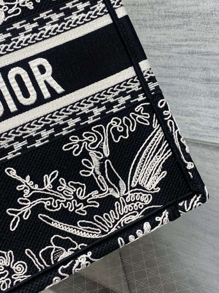  Handbag   Dior   size 36*18*28 cm