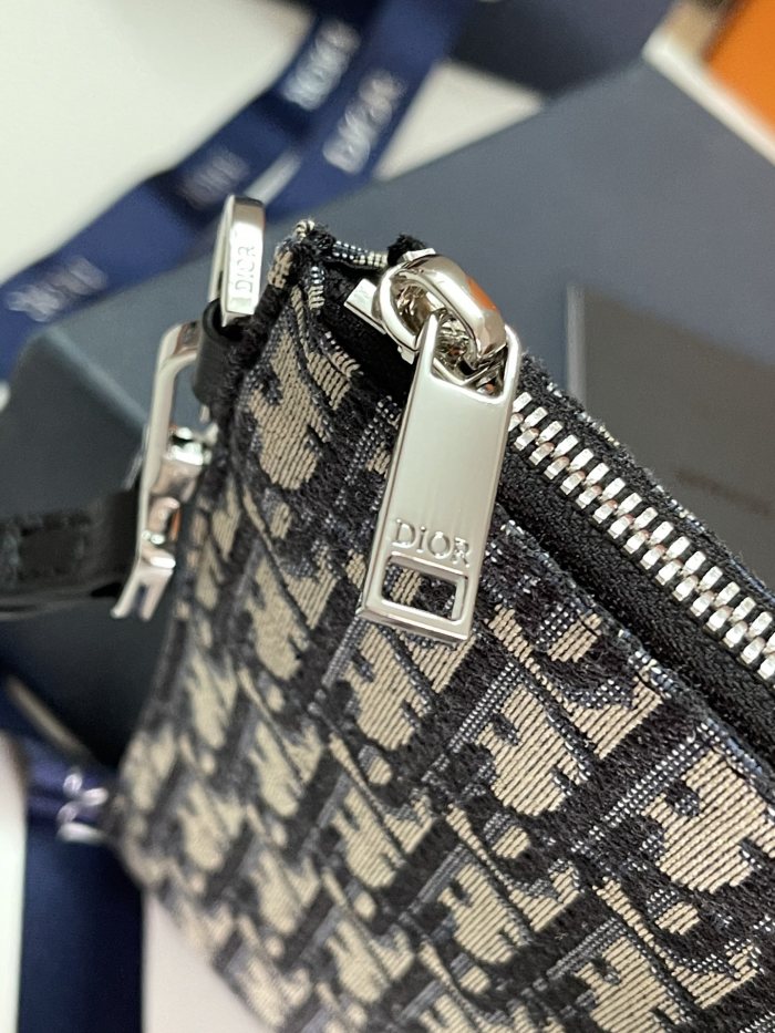  Handbag   Dior  2OBCA2250  size  27*19  cm