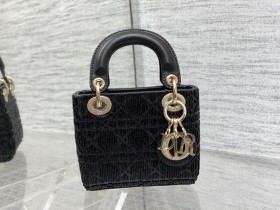 Handbag  Dior   size  12*10*5 cm