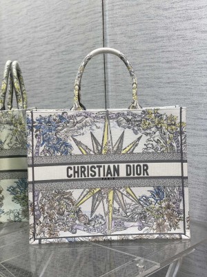 Handbag   Dior  size  42*18*35 cm