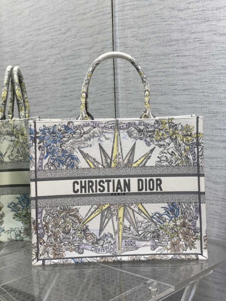  Handbag   Dior  size 42*18*35 cm