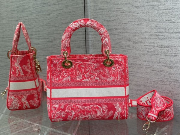 Handbag   Dior   size  24 cm