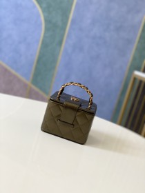 Handbag   Chanel size  11*9.5*8.5 cm