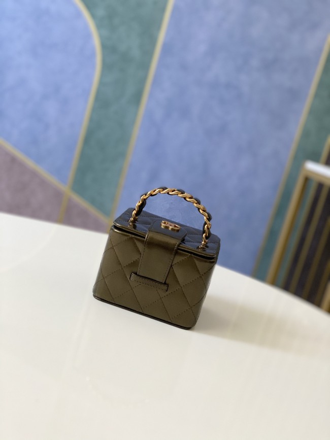 Handbag   Chanel size  11*9.5*8.5 cm