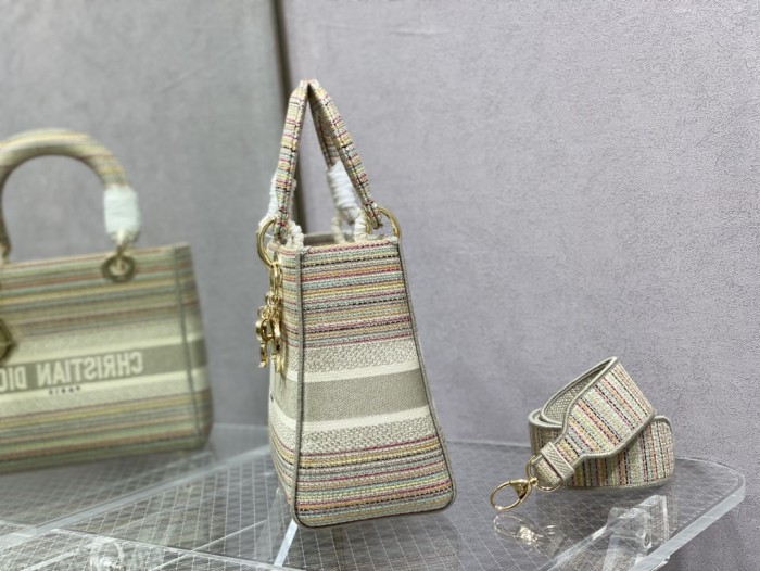 Handbag   Dior   size  24 cm