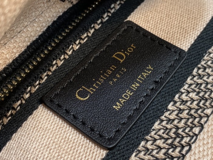   Handbag  Dior  size  17*7*15 cm