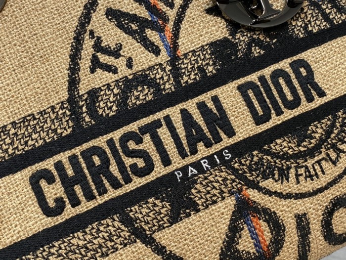  Handbag   Dior  size  24*20*11 cm