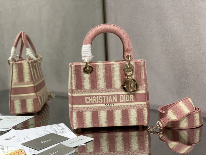 Handbag   Dior  size  24 cm