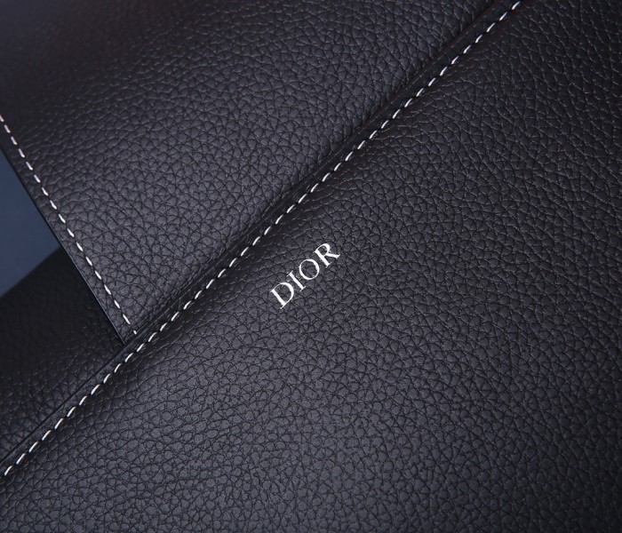  Handbag   Dior  size  26 x 19 x 4.5  cm