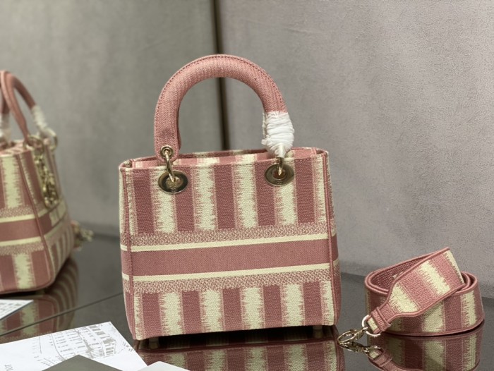 Handbag   Dior  size  24 cm