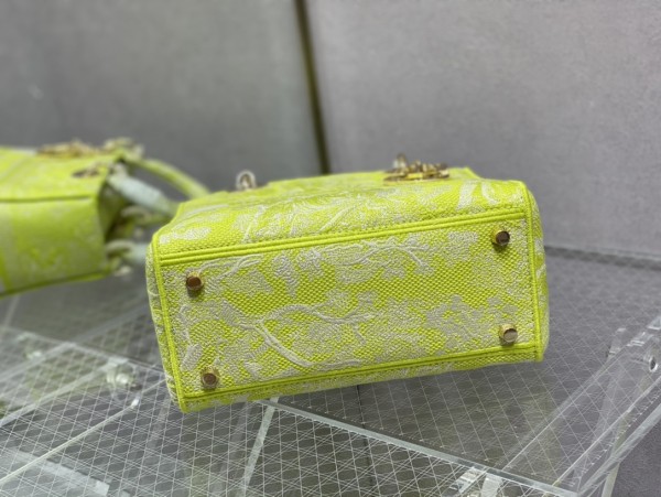 Handbag   Dior  size  24 cm